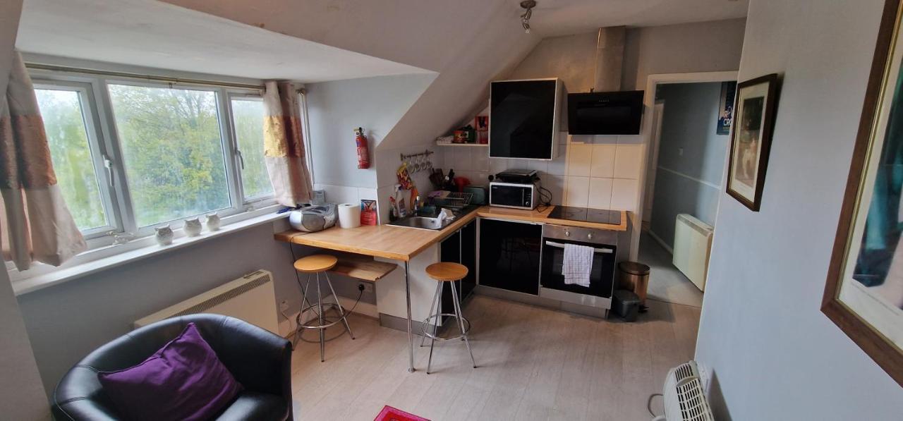Cosy 2 Bedroom Flat - Sleeps 6 People - Close To Lewisham Dlr/Train Station 런던 외부 사진