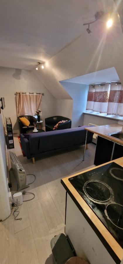 Cosy 2 Bedroom Flat - Sleeps 6 People - Close To Lewisham Dlr/Train Station 런던 외부 사진