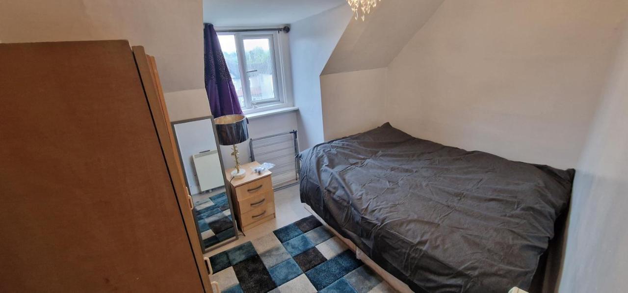 Cosy 2 Bedroom Flat - Sleeps 6 People - Close To Lewisham Dlr/Train Station 런던 외부 사진